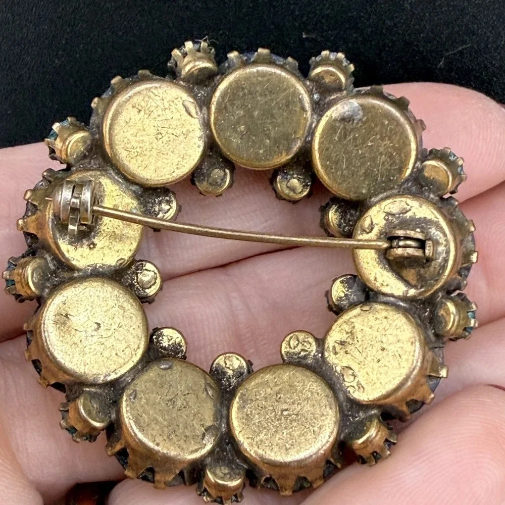 Vintage Rhinestone Brooch‎ Wreath Gold Tone Blue Green Rhinestone Well Made